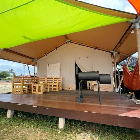 Rembulan Escape - Beachfront Safari Tent Kampung Penarik Exterior photo