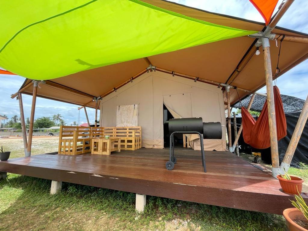 Rembulan Escape - Beachfront Safari Tent Kampung Penarik Exterior photo
