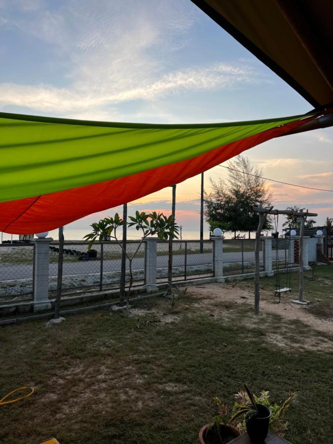 Rembulan Escape - Beachfront Safari Tent Kampung Penarik Exterior photo